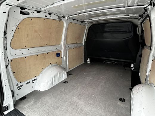 Mercedes-Benz Vito 110 CDI L2 Lang RWD // Airco // Achterklep // 12 mnd Garantie // 2000kg // Bank // Radio // CV //... ActivLease financial lease