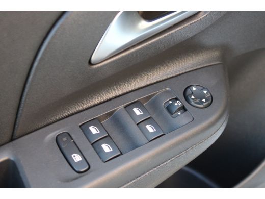 Opel Corsa 1.2 Elegance / Navigatie / Camera / Parkeersensoren / LED / Keyless / 16'' LMV / ActivLease financial lease