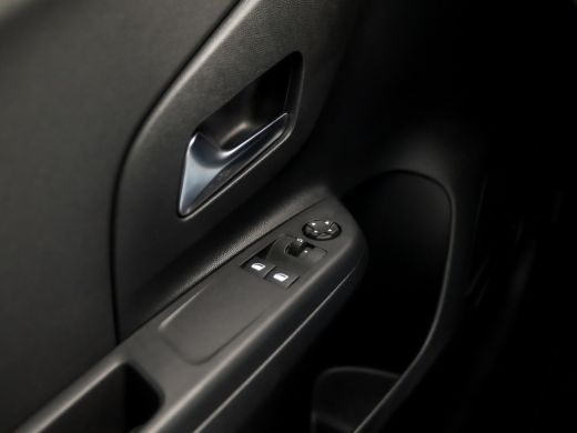 Opel Corsa 1.2 Sport (APPLE CARPLAY, GROOT NAVI, LM VELGEN, SPORTSTOELEN, LANE ASSIST, CRUISE, NIEUWE APK, N... ActivLease financial lease