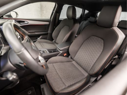 Seat Leon 1.0 TSI FR Intense Sport Automaat (APPLE CARPLAY, GROOT NAVI, CAMERA, TREKHAAK WEGKLAPBAAR, GETIN... ActivLease financial lease