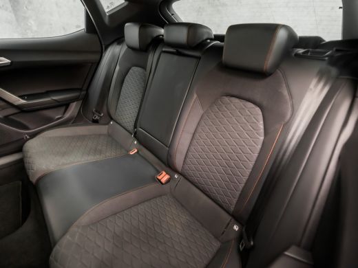 Seat Leon 1.0 TSI FR Intense Sport Automaat (APPLE CARPLAY, GROOT NAVI, CAMERA, TREKHAAK WEGKLAPBAAR, GETIN... ActivLease financial lease