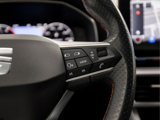 Seat Leon 1.0 TSI FR Intense Sport Automaat (APPLE CARPLAY, GROOT NAVI, CAMERA, TREKHAAK WEGKLAPBAAR, GETIN... ActivLease financial lease