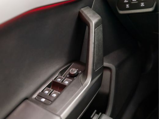 Seat Leon 1.0 TSI FR Intense Sport Automaat (APPLE CARPLAY, GROOT NAVI, CAMERA, TREKHAAK WEGKLAPBAAR, GETIN... ActivLease financial lease