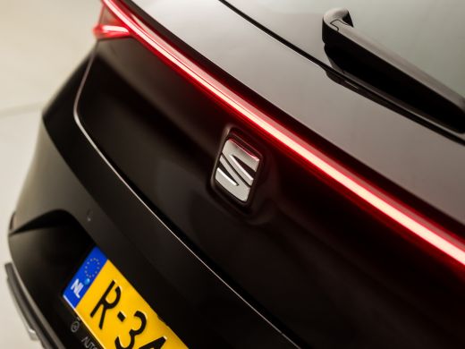 Seat Leon 1.0 TSI FR Intense Sport Automaat (APPLE CARPLAY, GROOT NAVI, CAMERA, TREKHAAK WEGKLAPBAAR, GETIN... ActivLease financial lease