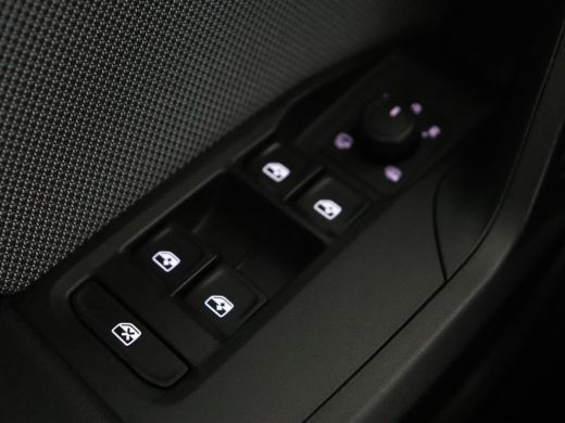 Seat Leon 1.0 eTSI Style | Trekhaak | Camera | Carplay | Full LED | Navigatie | Cruise control | Parkeerhul... ActivLease financial lease