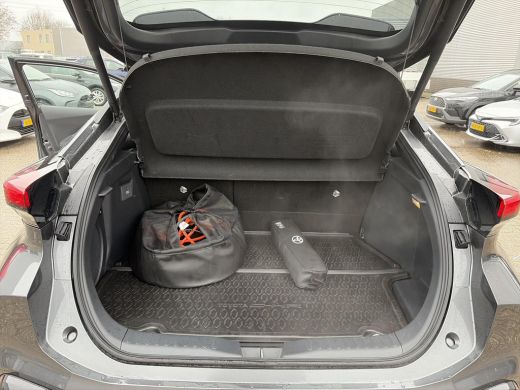 Toyota C-HR 2.0 Plug-in Hybrid 220 Executive ActivLease financial lease