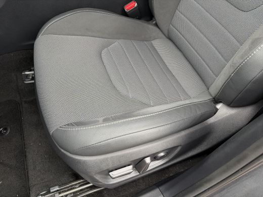 Toyota C-HR 2.0 Plug-in Hybrid 220 Executive ActivLease financial lease