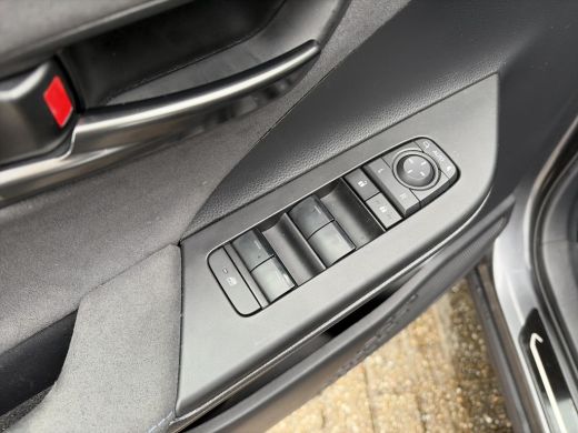 Toyota C-HR 2.0 Plug-in Hybrid 220 Executive ActivLease financial lease