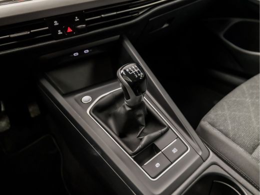 Volkswagen Golf 1.0 TSI Sport (APPLE CARPLAY, GROOT NAVI, SFEERVERLICHTING, KEYLESS, PARKEERSENSOREN, SPORTSTOELE... ActivLease financial lease