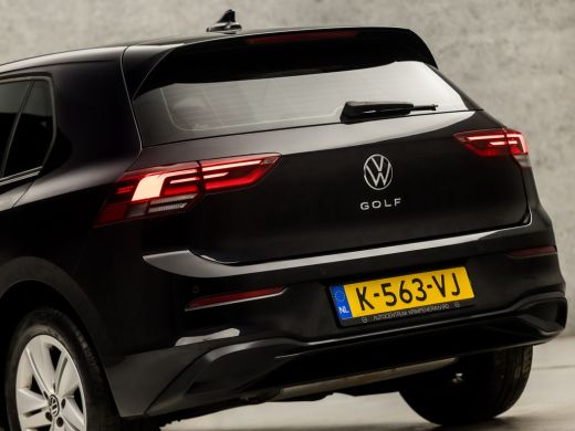 Volkswagen Golf 1.0 TSI Sport (APPLE CARPLAY, GROOT NAVI, SFEERVERLICHTING, KEYLESS, PARKEERSENSOREN, SPORTSTOELE... ActivLease financial lease