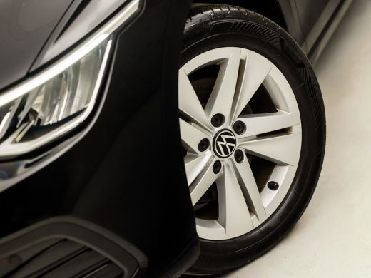 Volkswagen Golf 1.0 TSI Sport (APPLE CARPLAY, GROOT NAVI, SFEERVERLICHTING, KEYLESS, PARKEERSENSOREN, SPORTSTOELE... ActivLease financial lease