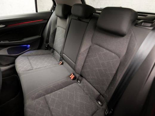 Volkswagen Golf 1.0 TSI Sport (APPLE CARPLAY, GROOT NAVI, SFEERVERLICHTING, KEYLESS, PARKEERSENSOREN, SPORTSTOELE... ActivLease financial lease