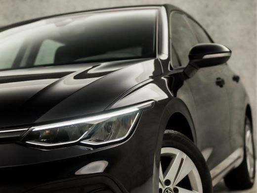 Volkswagen Golf 1.0 TSI Sport (APPLE CARPLAY, GROOT NAVI, SFEERVERLICHTING, KEYLESS, PARKEERSENSOREN, SPORTSTOELE... ActivLease financial lease