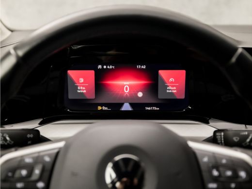 Volkswagen Golf 1.0 TSI Sport (APPLE CARPLAY, GROOT NAVI, SFEERVERLICHTING, KEYLESS, PARKEERSENSOREN, SPORTSTOELE... ActivLease financial lease