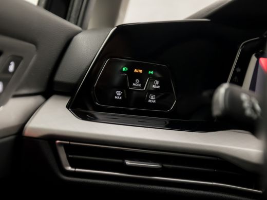 Volkswagen Golf 1.0 TSI Sport (APPLE CARPLAY, GROOT NAVI, SFEERVERLICHTING, KEYLESS, PARKEERSENSOREN, SPORTSTOELE... ActivLease financial lease