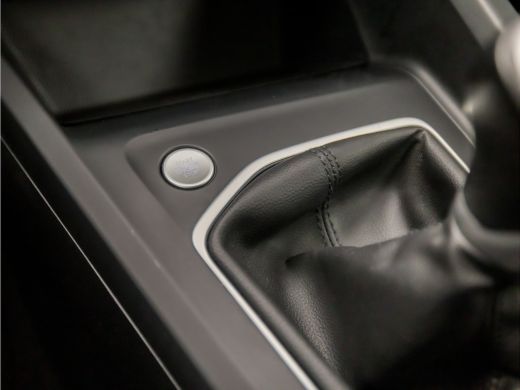 Volkswagen Golf 1.0 TSI Sport (APPLE CARPLAY, GROOT NAVI, SFEERVERLICHTING, KEYLESS, PARKEERSENSOREN, SPORTSTOELE... ActivLease financial lease