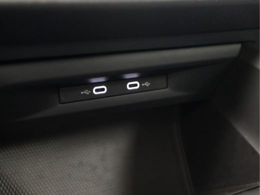 Volkswagen Golf 1.0 TSI Sport (APPLE CARPLAY, GROOT NAVI, SFEERVERLICHTING, KEYLESS, PARKEERSENSOREN, SPORTSTOELE... ActivLease financial lease