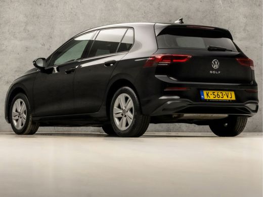 Volkswagen Golf 1.0 TSI Sport (APPLE CARPLAY, GROOT NAVI, SFEERVERLICHTING, KEYLESS, PARKEERSENSOREN, SPORTSTOELE... ActivLease financial lease