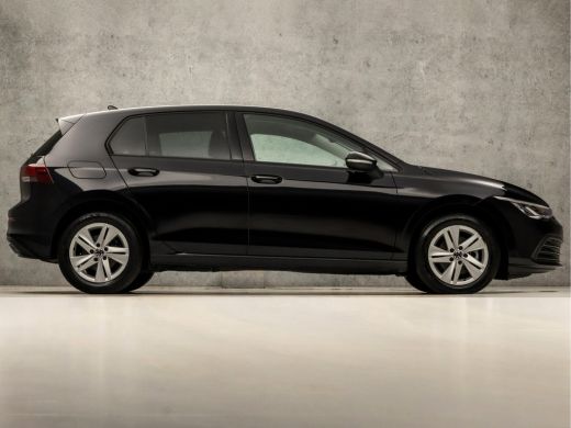 Volkswagen Golf 1.0 TSI Sport (APPLE CARPLAY, GROOT NAVI, SFEERVERLICHTING, KEYLESS, PARKEERSENSOREN, SPORTSTOELE... ActivLease financial lease