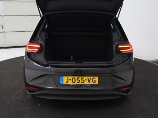 Volkswagen ID.3 First 58 kWh | Stoel & stuurverwarming | Adaptive cruise | Camera | Carplay | Navigatie | Full LE... ActivLease financial lease