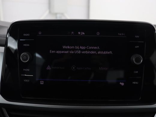 Volkswagen T-Roc 1.0 TSI Life | Stoelverwarming | Carplay | Adaptive cruise | Virtual Cockpit | Full LED | Park As... ActivLease financial lease