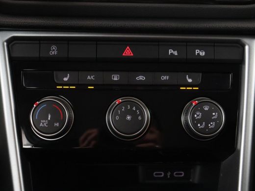 Volkswagen T-Roc 1.0 TSI Life | Stoelverwarming | Carplay | Adaptive cruise | Virtual Cockpit | Full LED | Park As... ActivLease financial lease