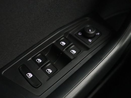 Volkswagen T-Roc 1.0 TSI Life | Stoelverwarming | Carplay | Adaptive cruise | Virtual Cockpit | Full LED | Park As... ActivLease financial lease