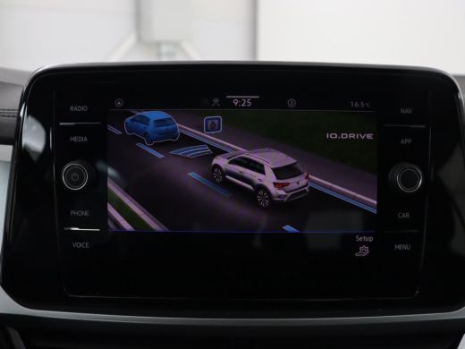 Volkswagen T-Roc 1.0 TSI Life | Stoelverwarming | Carplay | Adaptive cruise | Virtual Cockpit | Full LED | Park As... ActivLease financial lease