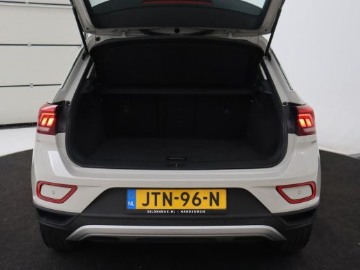 Volkswagen T-Roc 1.0 TSI Life | Stoelverwarming | Carplay | Adaptive cruise | Virtual Cockpit | Full LED | Park As... ActivLease financial lease