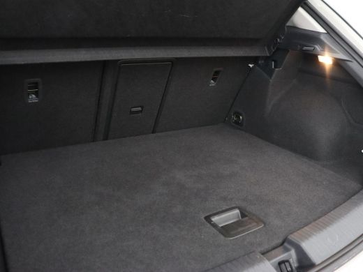 Volkswagen T-Roc 1.0 TSI Life | Stoelverwarming | Carplay | Adaptive cruise | Virtual Cockpit | Full LED | Park As... ActivLease financial lease