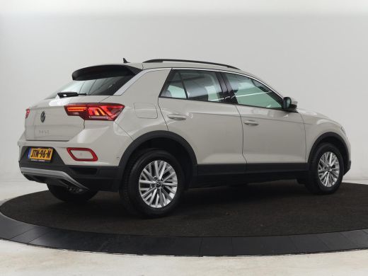 Volkswagen T-Roc 1.0 TSI Life | Stoelverwarming | Carplay | Adaptive cruise | Virtual Cockpit | Full LED | Park As... ActivLease financial lease