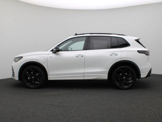 Volkswagen Tiguan 1.5 eHybrid R-Line Edition 272PK DSG Black Style, Trekhaak, Lederen bekleding, Ventilatiestoelen,... ActivLease financial lease