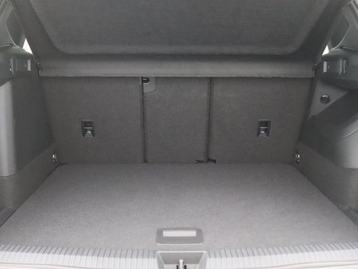 Volkswagen Tiguan 1.5 eHybrid R-Line Edition 272PK DSG Black Style, Trekhaak, Lederen bekleding, Ventilatiestoelen,... ActivLease financial lease