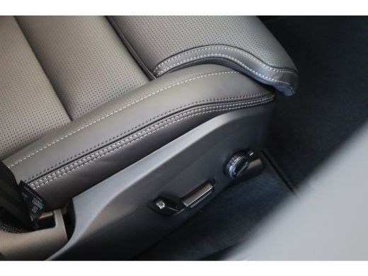 Volvo  XC60 T6 350PK AWD Ultra Executive Edition Bright | B&W | Massage/ventilatie | 21" | Luchtvering | Trek... ActivLease financial lease