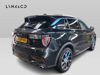 Lynk & Co 01 1.5 Plug-in Elec A.klep Stoelverw. Carplay 360&deg;camera incl.BTW Trekhaak
