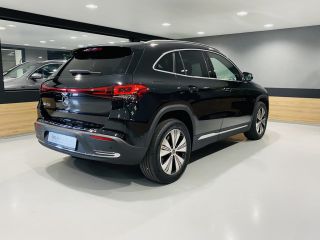 Mercedes-Benz EQA 250 // 18" Velgen // Privacy Glass // Easy pack achterklep // Dodehoekassistent // Sfeerverlichti...