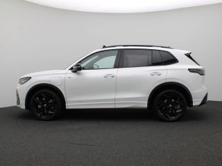 Volkswagen Tiguan 1.5 eHybrid R-Line Edition 272PK DSG Black Style, Trekhaak, Lederen bekleding, Ventilatiestoelen,...