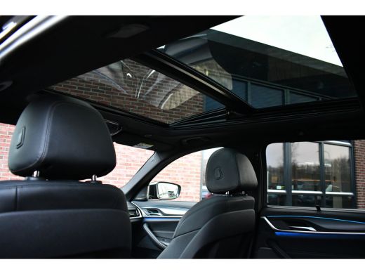 BMW 5 Serie Touring 530e xDrive M-Sport Pano ACC H/K HUD 19inch ActivLease financial lease