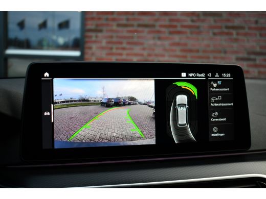 BMW 5 Serie Touring 530e xDrive M-Sport Pano ACC H/K HUD 19inch ActivLease financial lease