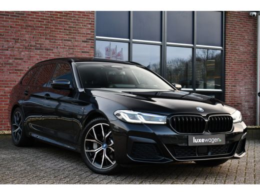 BMW 5 Serie Touring 530e xDrive M-Sport Pano ACC H/K HUD 19inch ActivLease financial lease