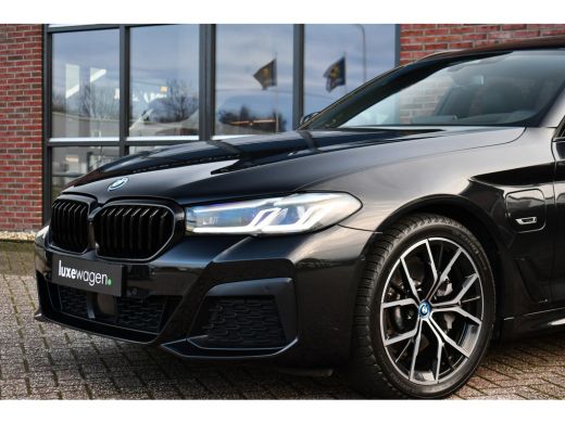 BMW 5 Serie Touring 530e xDrive M-Sport Pano ACC H/K HUD 19inch ActivLease financial lease