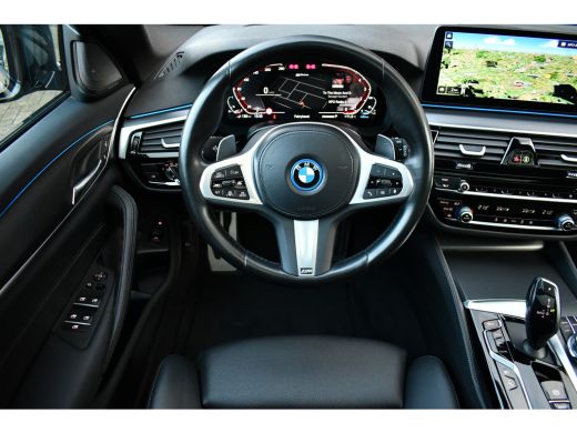 BMW 5 Serie Touring 530e xDrive M-Sport Pano ACC H/K HUD 19inch ActivLease financial lease