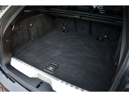 BMW 5 Serie Touring 530e xDrive M-Sport Pano ACC H/K HUD 19inch ActivLease financial lease