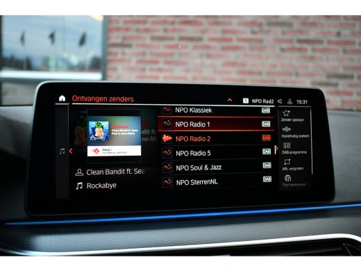 BMW 5 Serie Touring 530e xDrive M-Sport Pano ACC H/K HUD 19inch ActivLease financial lease