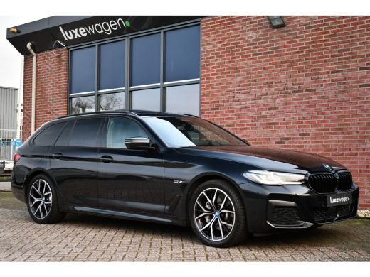 BMW 5 Serie Touring 530e xDrive M-Sport Pano ACC H/K HUD 19inch ActivLease financial lease