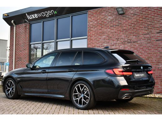 BMW 5 Serie Touring 530e xDrive M-Sport Pano ACC H/K HUD 19inch ActivLease financial lease