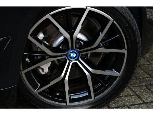 BMW 5 Serie Touring 530e xDrive M-Sport Pano ACC H/K HUD 19inch ActivLease financial lease