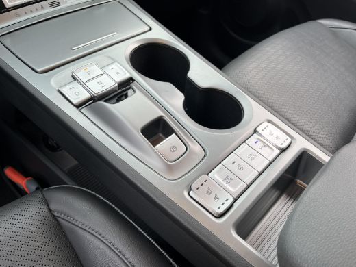 Hyundai Kona EV Premium 64 kWh | 3-fase | Stoel & stuurverwarming | Adaptieve Cruise Control | HUD | Rijklaarp... ActivLease financial lease