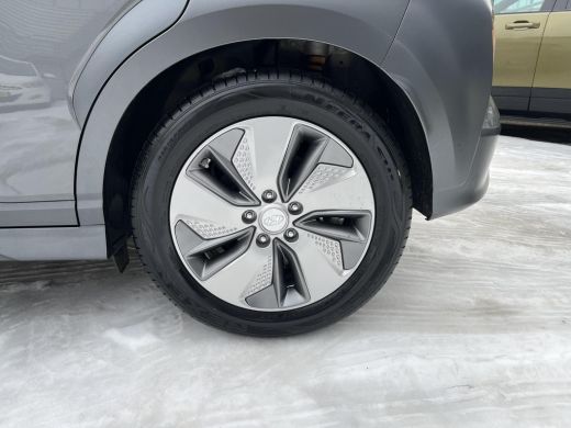 Hyundai Kona EV Premium 64 kWh | 3-fase | Stoel & stuurverwarming | Adaptieve Cruise Control | HUD | Rijklaarp... ActivLease financial lease