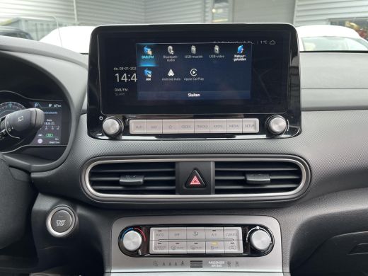 Hyundai Kona EV Premium 64 kWh | 3-fase | Stoel & stuurverwarming | Adaptieve Cruise Control | HUD | Rijklaarp... ActivLease financial lease